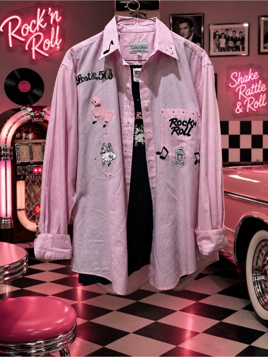 Las Olas Tops - Pink Rock 'n' Roll Embroidered Button-Down Shirt With Black Sleeveless Shirt